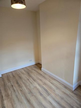 4, Edward Street, Wrexham photo 5