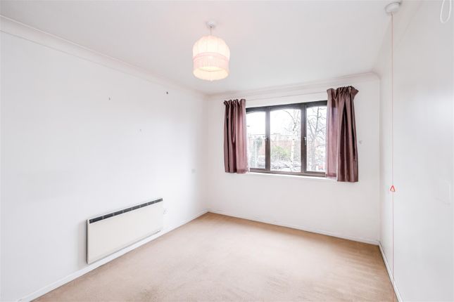 Flat 18, Manor Court Lodge, 175, High Road, London photo 3