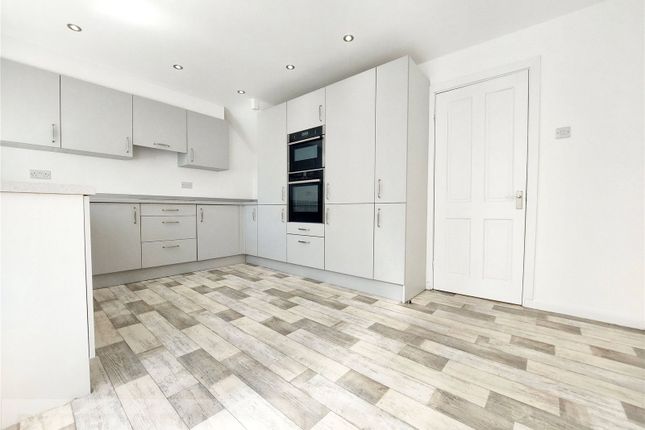 10, Sharon Close, Greater Manchester photo 4