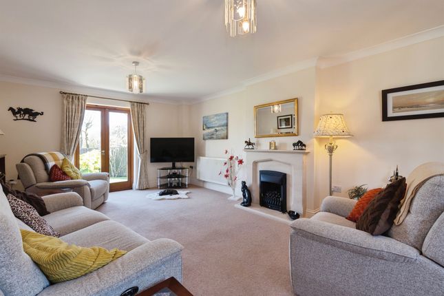 2, Brook Gardens, MINEHEAD photo 3