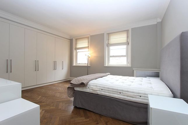 Flat 3, 40, Pont Street, Knightsbridge photo 2