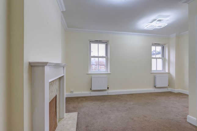 12, Hengelo Place, Blandford Forum photo 3