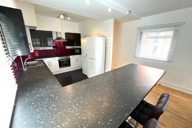 Flat to rent in The Hollies, Third Avenue, Nottingham