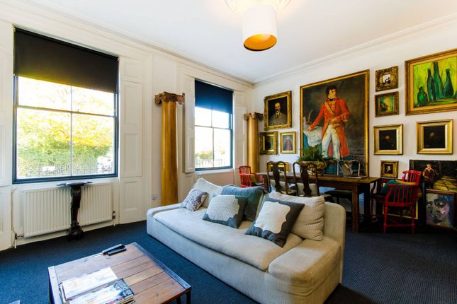 Flat for sale in Thornhill Square, Barnsbury, London