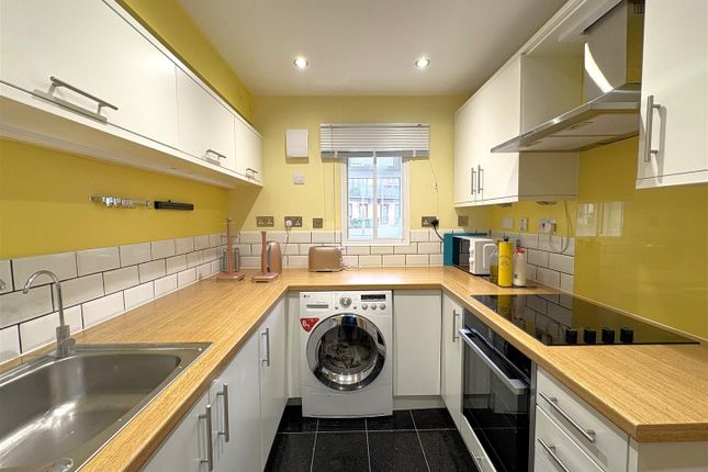 30, Springwood Crescent, Edgware photo 3