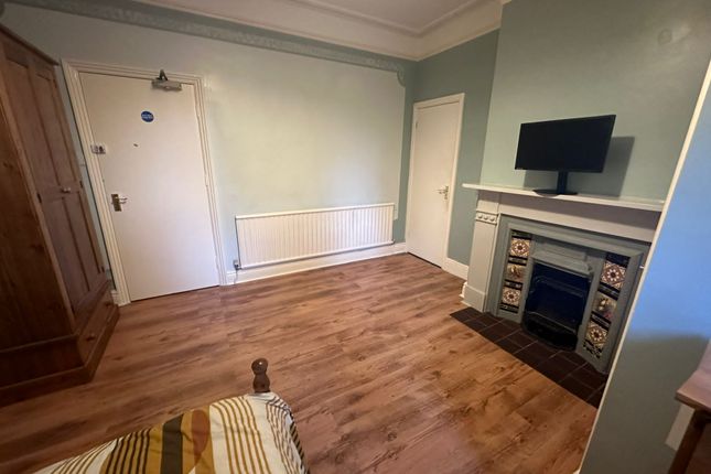 Room 4, 2 London Road, Balderton, Nottingham photo 2
