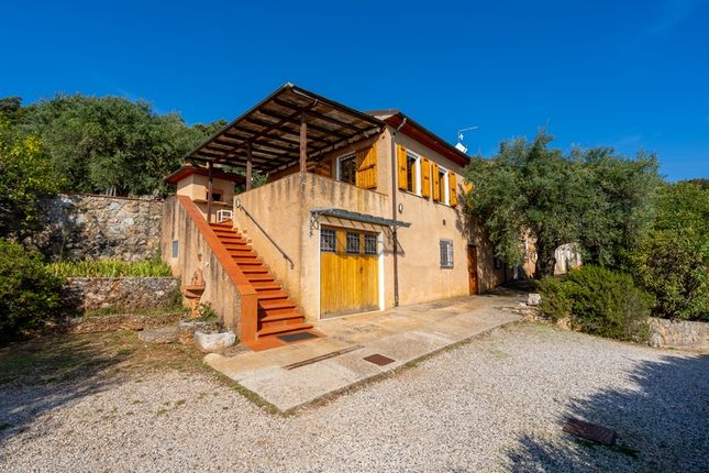 Farmhouse for sale in Strettoia, Pietrasanta, Lucca, Tuscany, Italy