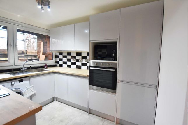 28, Evenwood Close, London photo 2