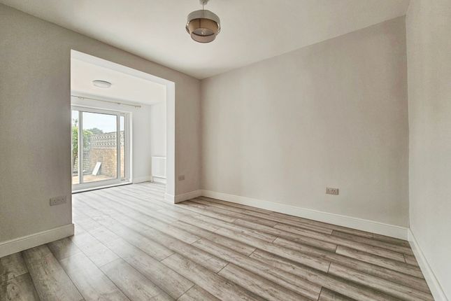 5, Shortwood Avenue, Middlesex photo 5