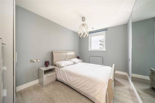 43 Wyatt Point, Erebus Drive, London photo 3