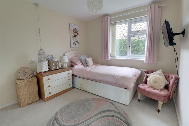 Flat for sale in Hucclecote Road, Gloucester