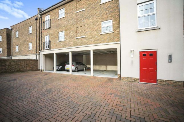 Thumbnail Flat for sale in Liverymen Walk, Greenhithe