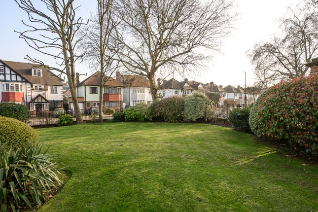 3, Lake Close, Wimbledon photo 3