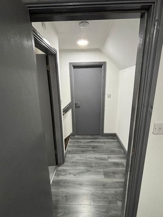 Entrance Hallway R.Jpg