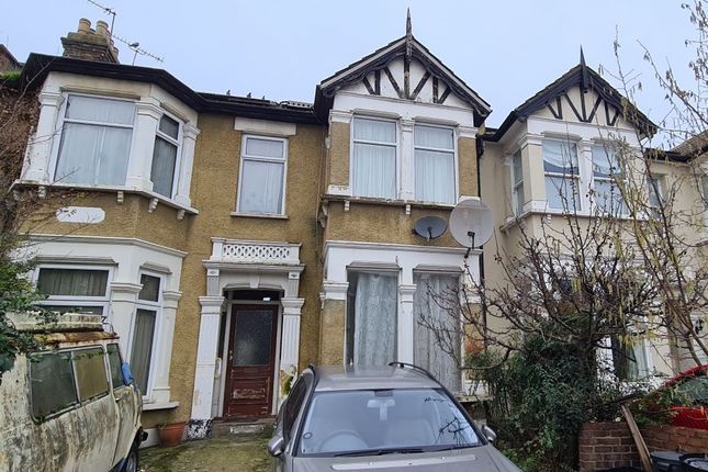 1-bed flat on 32B, Endsleigh Gardens, Ilford, £135,000