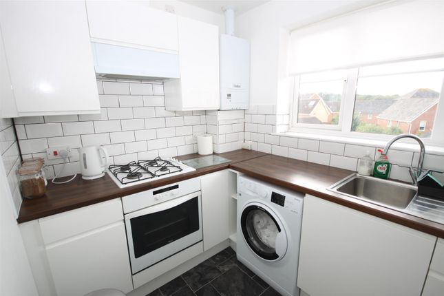 6, Kingswood Court, Fareham photo 2