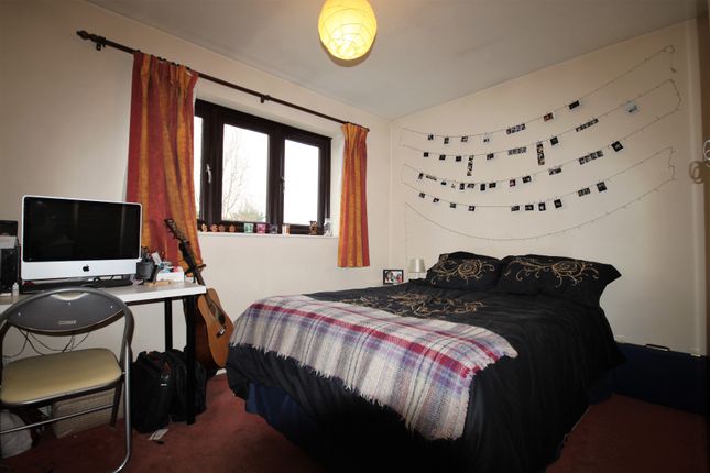 6, Linnet Court, 2 Falcon Way, London photo 4