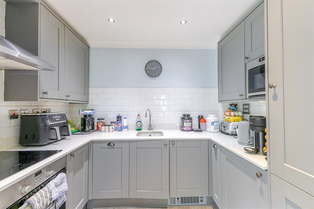 Flat 1, Ridge House, Ridge House, Springwell Lane photo 3