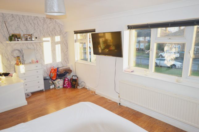 62, Goodwin Road, Slough photo 5