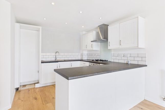 27, Trelowen Drive, Penryn photo 3