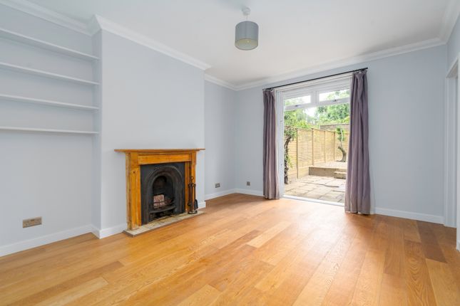 Flat to rent in Cantelowes Road, London