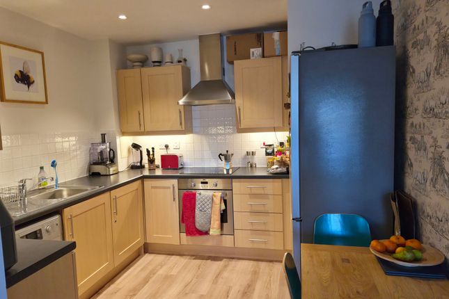 Plough Close, London photo 3