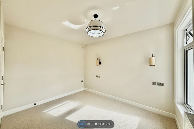 Terraced house to rent in Eastbury Grove, London