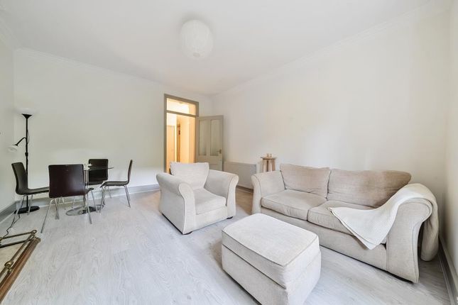 Flat to rent in Maida Avenue, Maida Vale