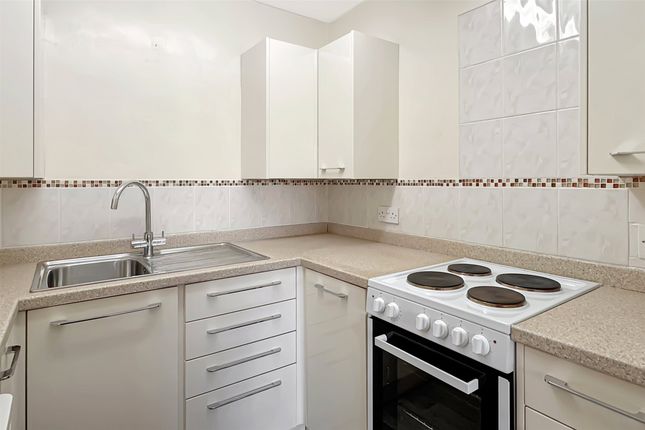 Flat 35,, Priory Court, Wellington photo 3