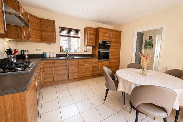 40, Libertas Drive, Peterborough photo 2
