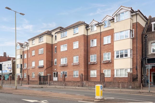 23 Gladesmere Court, Watford photo 2