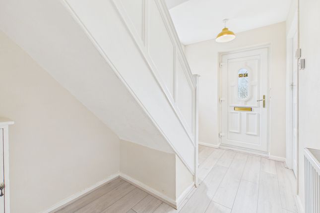 38 Taylor Road, Aylesbury photo 3