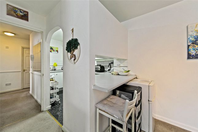 22, Cranleigh Court, Kew photo 3
