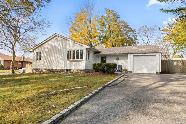 Property for sale in 62 Hedgerow Lane, Commack, New York, 11725, United States Of America