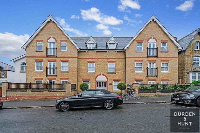 2-bed flat on 7 Ivydene Court 152-154 Queens Road, Buckhurst Hill, £575,000