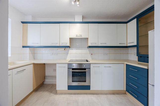 Flat 24, Spencer House, Ensign Close, Leigh-On-Sea photo 4
