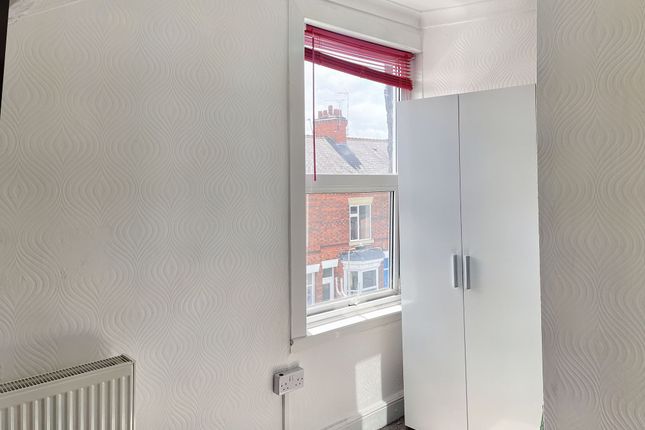 Terraced house to rent in Milligan Road, Leicester