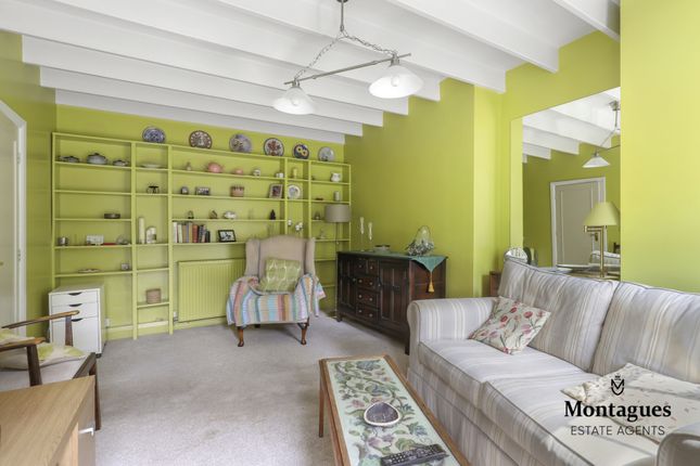 4 Spriggs Oak, Palmers Hill, Epping photo 4