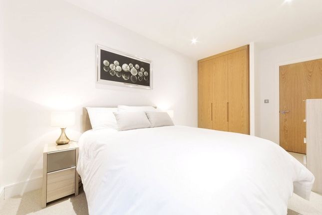 Flat to rent in St. Vincent Court, 5 Hoy Street, London