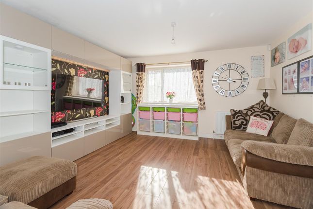 53, Moreton Way, Cippenham photo 3