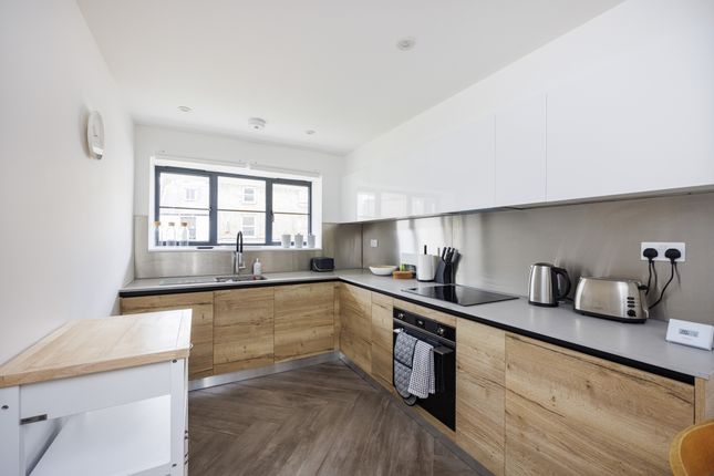 Flat 3, Swanne House, Gloucester Circus, London photo 4
