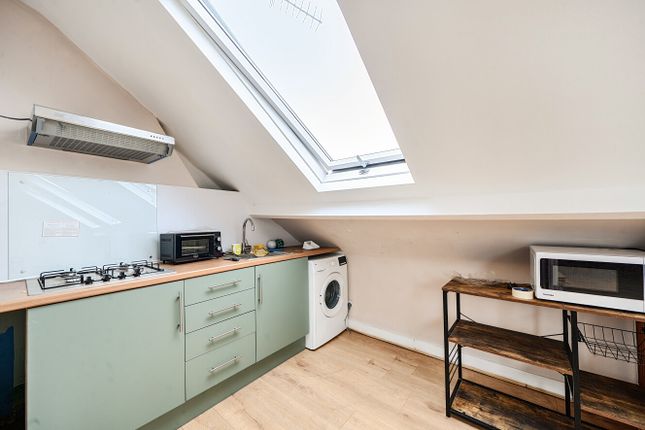 2-bed flat on Tavistock Road, London, £200,000