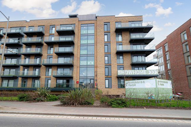 Thumbnail Flat to rent in Leacon Road, Kenmore Place
