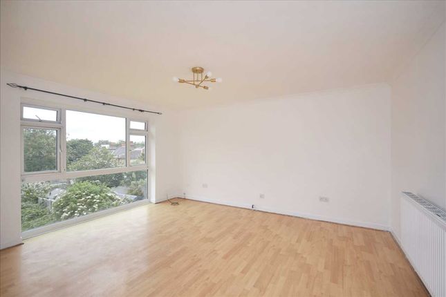 23, Jengar Close, Sutton photo 3