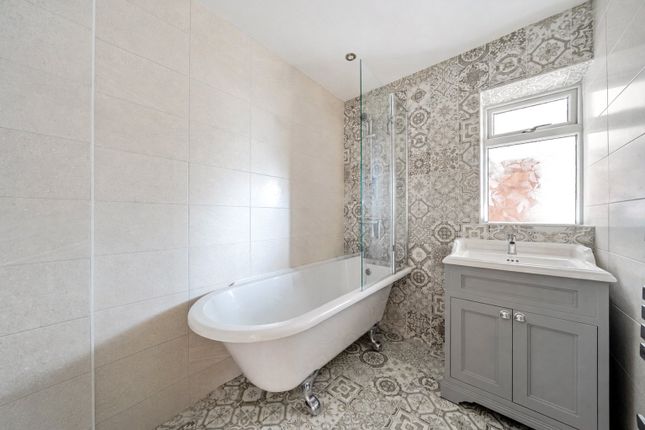 4, Cotswold Drive, Leeds photo 4
