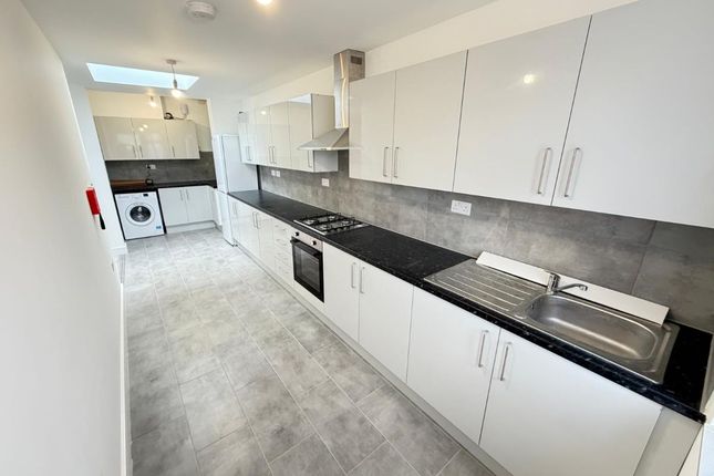 Flat 1, 8 Larkfield Avenue, Harrow photo 2