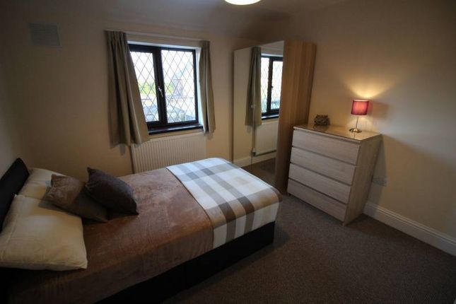 Thumbnail Shared accommodation to rent in Roberts Road, Balby, Doncaster