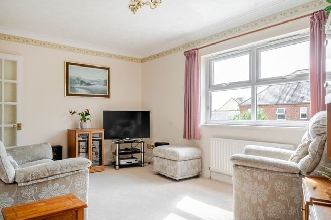 Flat 16, Mayfair Court, Chichester photo 4