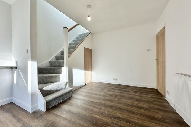33, Meadow Croft Avenue, Hambleton photo 3