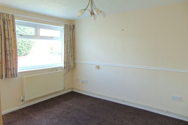 Maisonette to rent in Roebuck Glade, Willenhall